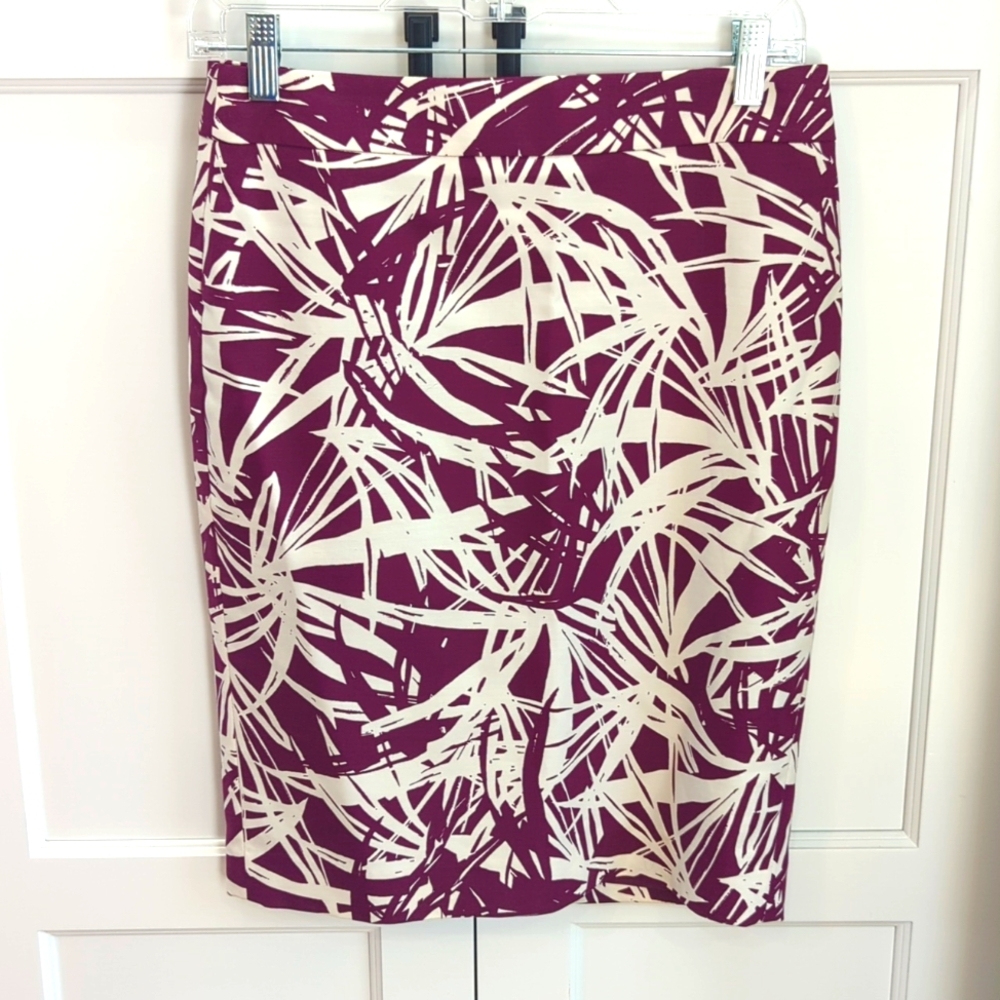 Pencil type skirt, floral pattern, size 2